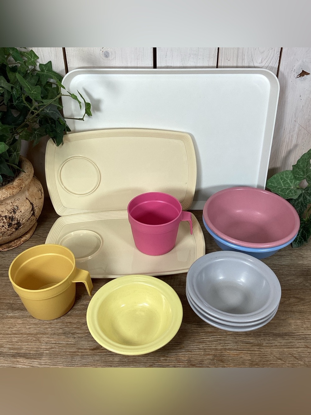 Lot Vintage Plastic Cups, Melamine Bowls & Plastic Trays Harmony House